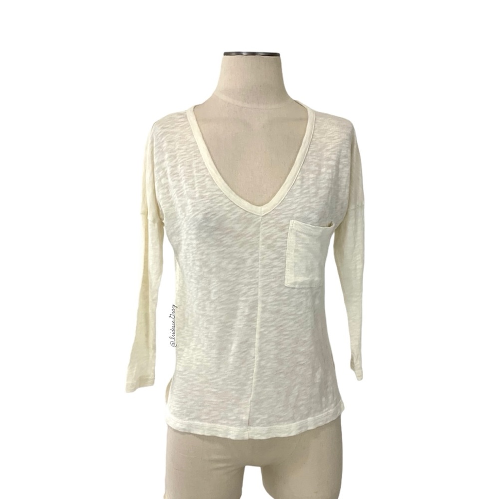 Madewell- Ivory Step Hem Knit V Tee Size XS.
